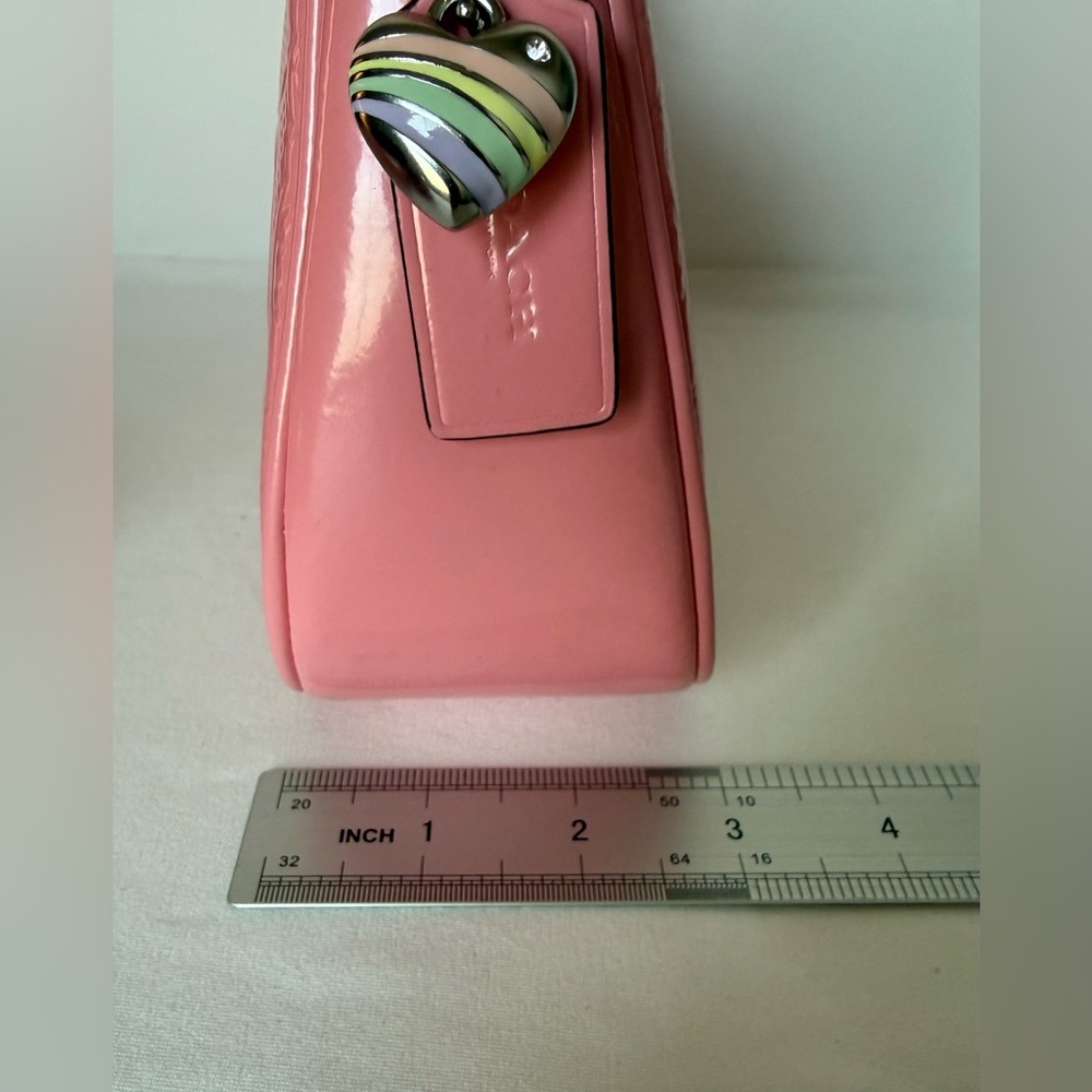 NWT Coach Teri Shoulder Bag In Signature Leather Pink/Silver Heart Charm CDA98 - Picture 10 of 15